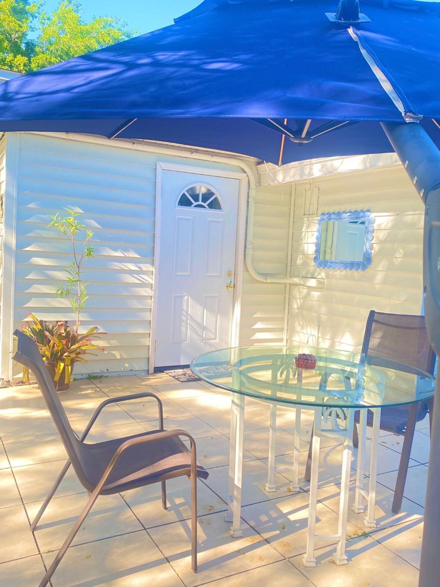 Cozy Studio Only 10 Minutes By Car Of Siesta Key ซาราโซตา ภายนอก รูปภาพ